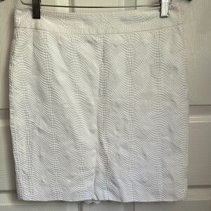 Trina Turk White Cotton textured design white lace lining Pencil Skirt Size 2